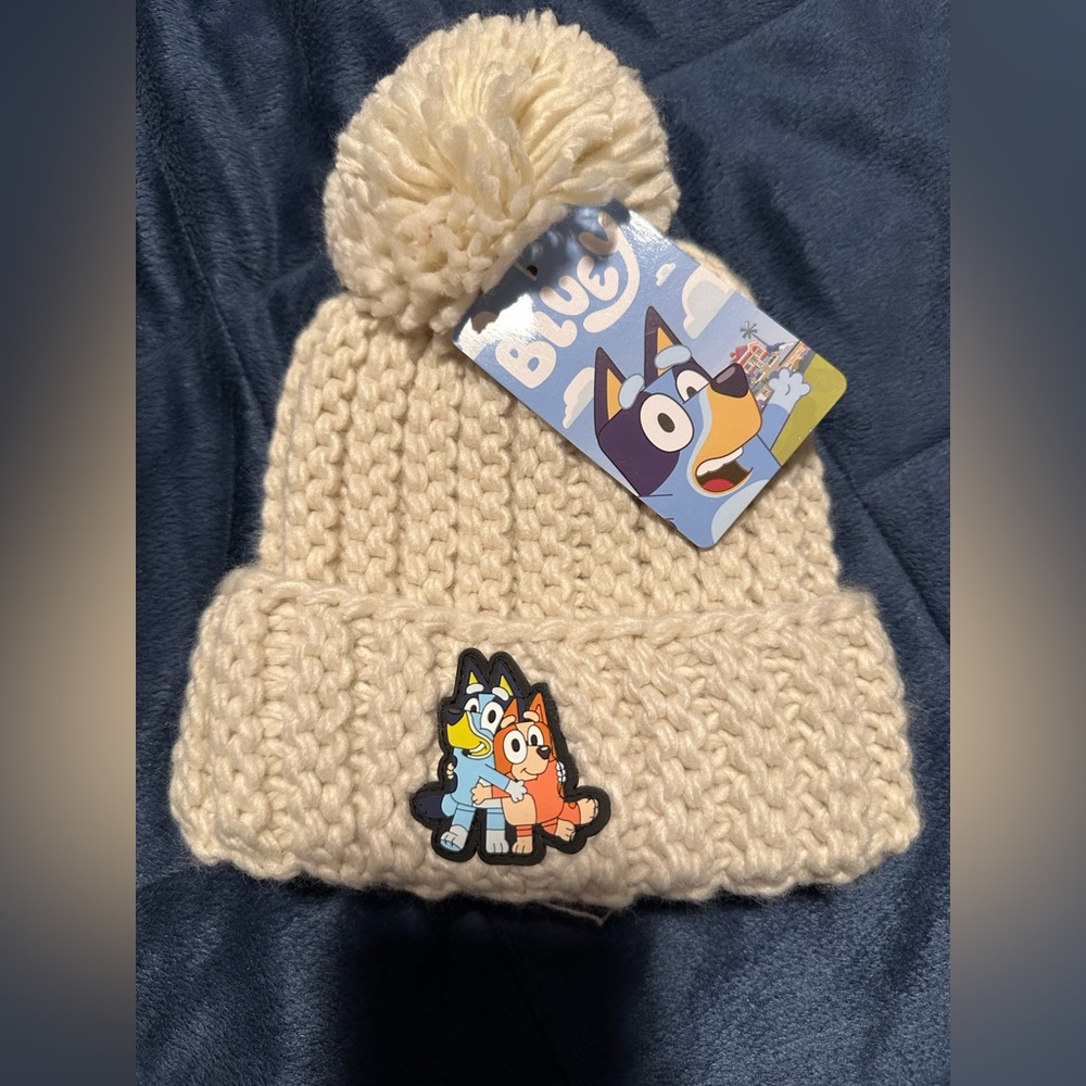 NWT cream bluey hat